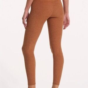 Vuori Clean Elevation Legging size Medium EUC